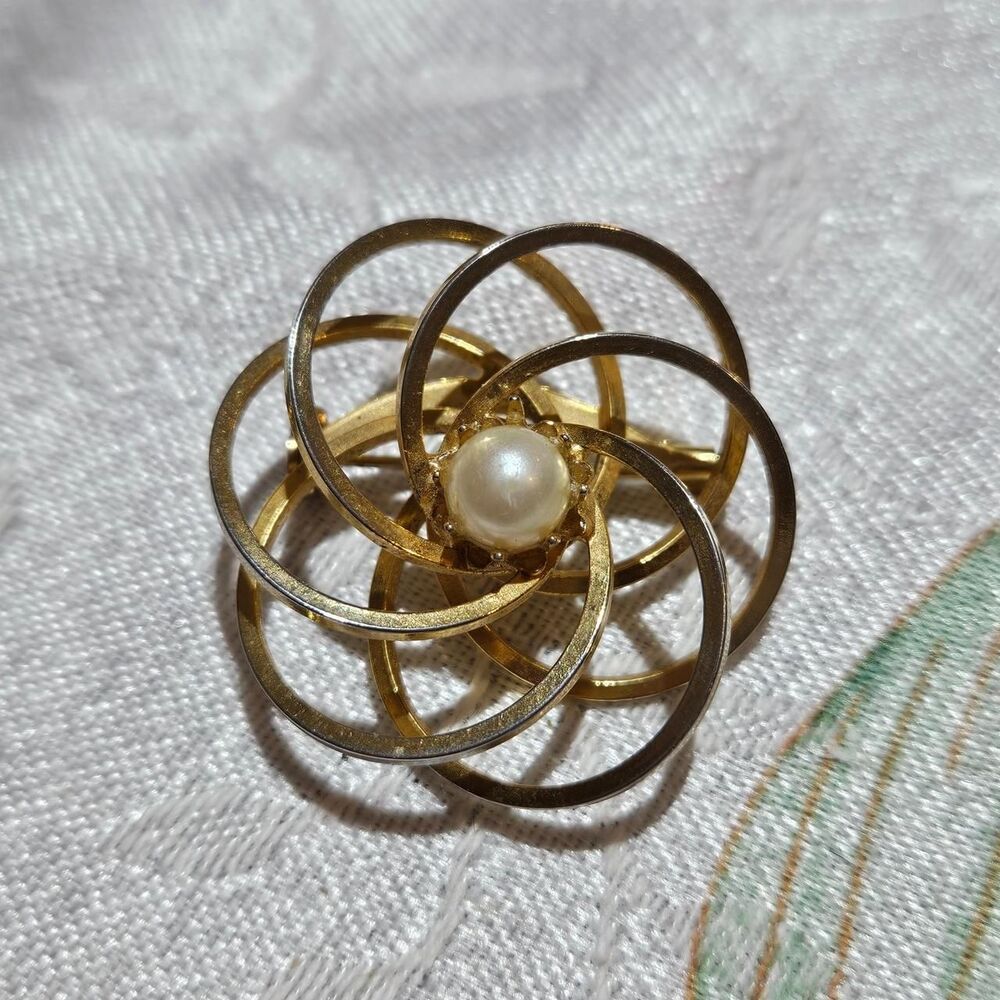 60s whimsical cottagecore atomic gold tone brooch